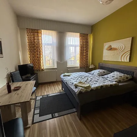 Waldsachsen - Gaeste Und Monteurzimmer Mit Parkplatz بيت ضيافة ميرانه