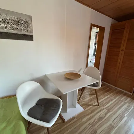 Guest house Waldsachsen - Gaeste Und Monteurzimmer Mit Parkplatz