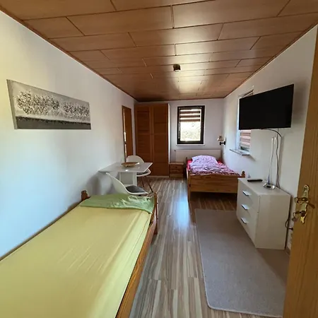 Waldsachsen - Gaeste Und Monteurzimmer Mit Parkplatz بيت ضيافة *