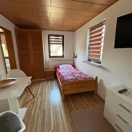 Waldsachsen - Gaeste Und Monteurzimmer Mit Parkplatz * Meerane