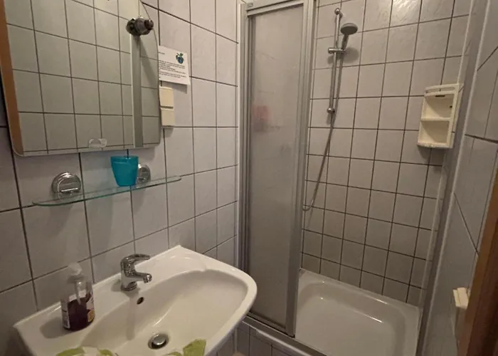 Waldsachsen - Gaeste Und Monteurzimmer Mit Parkplatz Guest house Meerane