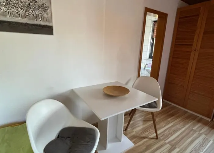 Guest house Waldsachsen - Gaeste Und Monteurzimmer Mit Parkplatz